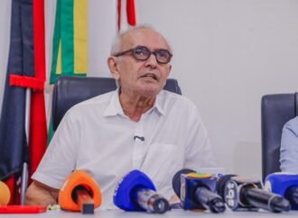 Cícero Lucena antecipa segunda parcela do 13º salário e servidores recebem pagamento antes do previsto