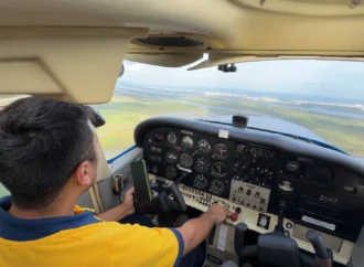 Paula Farias vive experiência de voo panorâmico sobre o litoral da Grande João Pessoa