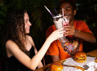 Usina Steak Burger aposta em cardápio de verão e happy hour no Ville des Plantes