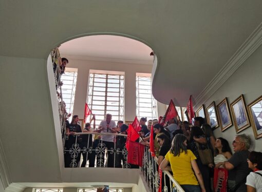 Fim da ocupação: servidores desocupam gabinete do prefeito de Campina Grande após pagamento de salários atrasados