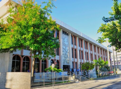 Justiça da PB declara inconstitucional uso da Bíblia na abertura das sessões da Assembleia — entenda motivos e impactos