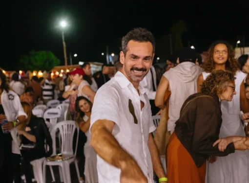 Daniel Porpino celebra pré-estreia de Cangaço Novo em Cabaceiras: “O eixo está onde houver investimento”