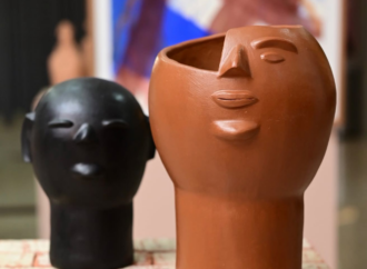 Arte de Mestra Cida Lima integra cenografia de Três Graças e reforça presença da argila nordestina na teledramaturgia