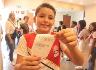 Sessões gratuitas de “Super Xuxa” reúnem estudantes da rede municipal e ONGs em João Pessoa (PB)