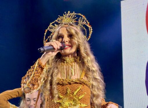 Elba Ramalho critica pressão por sertanejo no São João e rebate: “Se não tiver espaço aqui, vou cantar em Paris”