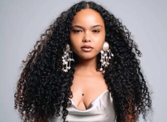 Com música inédita de Joyce Alane e reality vertical, Riachuelo amplia presença no São João e reafirma a cultura brasileira como pilar da marca