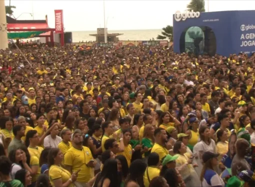 Com sósia de Paquetá e show de Felipe Amorim, Recife ferve na classificação do Brasil