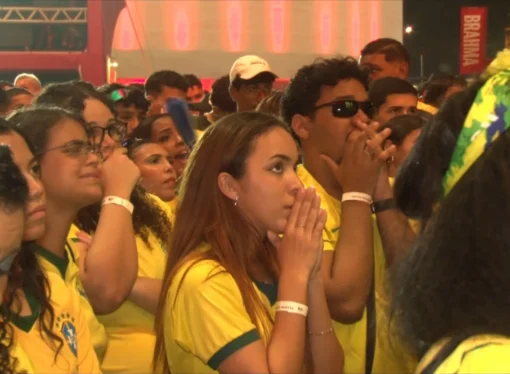 Torcida sofre em Recife com eliminação do Brasil para a Noruega e sósia de Paquetá analisa a queda