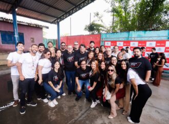 Leo Bezerra anuncia reforma da Escola Municipal Presidente João Pessoa durante aula inaugural do Procon Vai às Aulas 2026