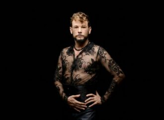 Jay Kardoso estreia carreira solo com o espetáculo “Uma Noite de Clássicos” no Theatro Santa Roza