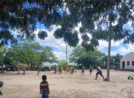 Milagre Sertão lança campanha para garantir chuteiras a time de futebol comunitário no semiárido