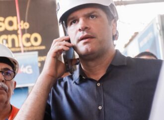 Leo Bezerra mobiliza força-tarefa e garante assistência aos comerciantes após incêndio no Centro Comercial de Passagem