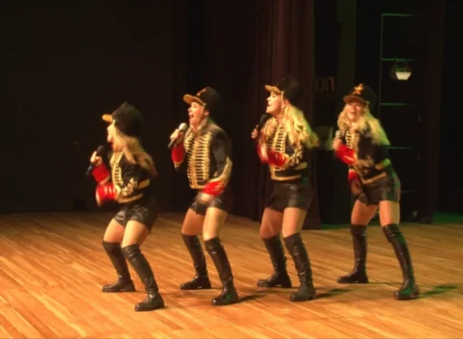 Com teatro lotado e figurinos clássicos, Paquitas emocionam fãs em show nostálgico em João Pessoa