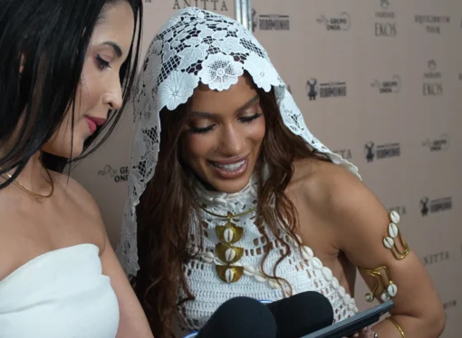 Anitta celebra raízes paraibanas e se emociona com homenagem de influenciadores de Guarabira