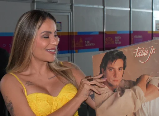 Walkyria Santos vai aos bastidores do show de Fábio Jr. e se declara fã em João Pessoa