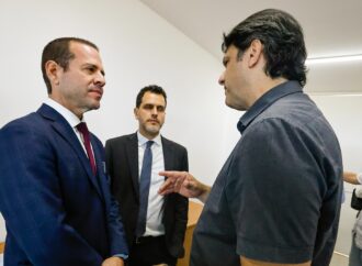 Leo Bezerra apresenta parceria com Anatel para implantação de alertas de emergência na TV