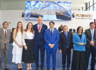 Leo Bezerra destaca espírito colaborativo e homenageia presidente do TJPB na Câmara de João Pessoa