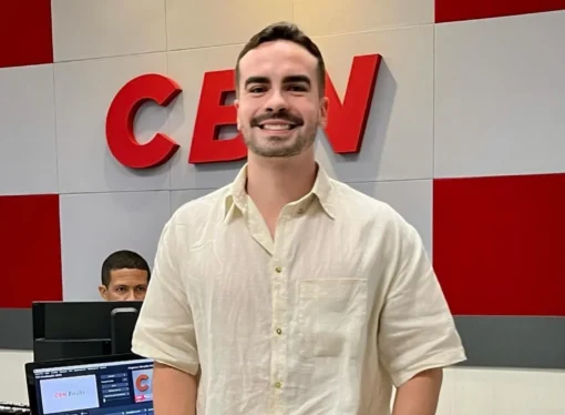 Bastidores da notícia: Caio Ismael abre o jogo sobre carreira na TV, paixão pelo rádio, música e fama de galã