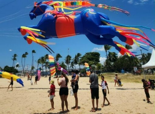 Programação cultural gratuita celebra o Mês das Crianças com oficinas e espetáculos na orla da capital