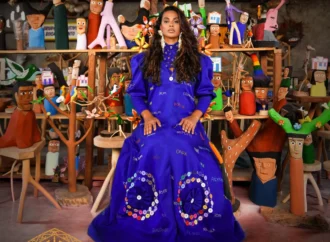Cantora afro-indígena Héloa leva turnê ‘ÁRIDA’ a teatros e palcos de festival no RJ